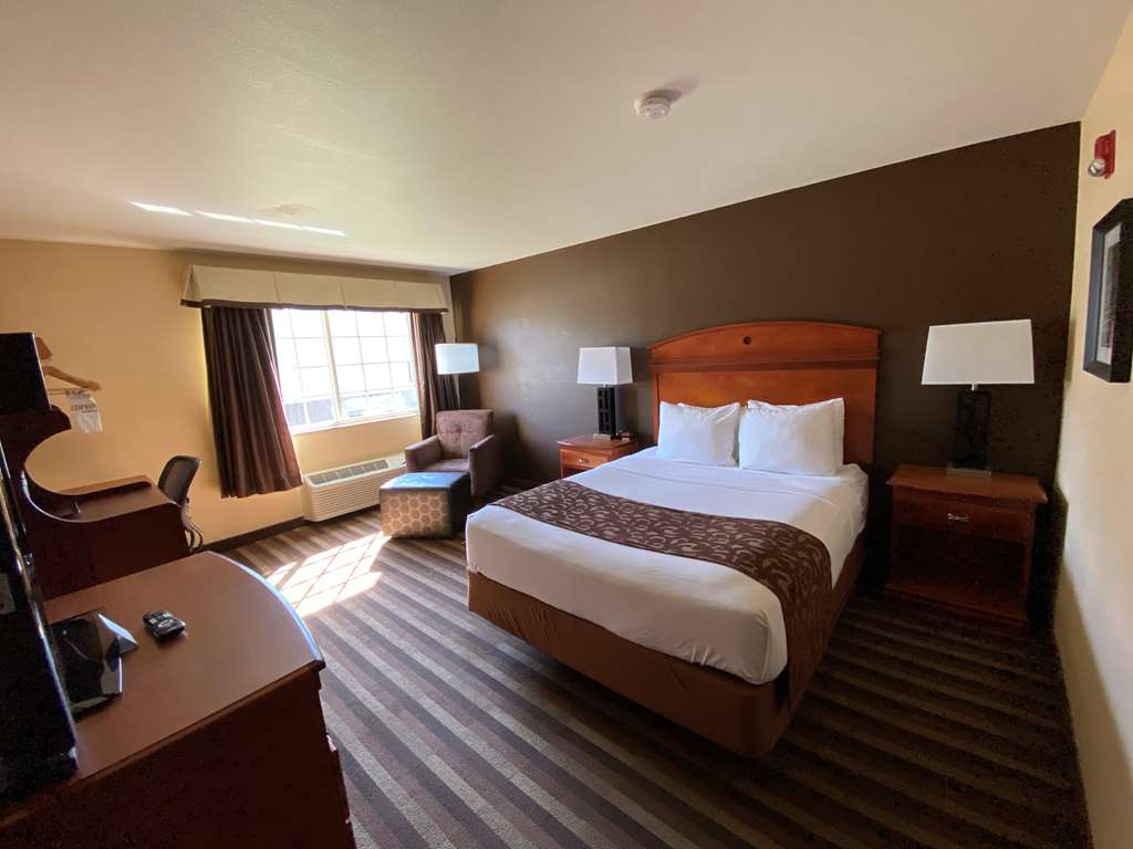 Best Western Manhattan Inn - photo 17