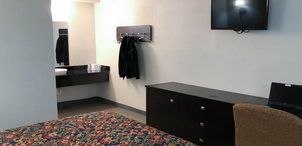 Motel 6 Columbus OH Quarter Horse - photo 15