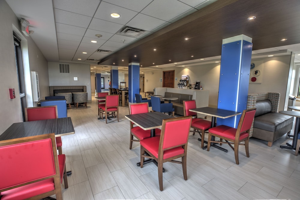 Holiday Inn Express Rochelle by IHG - photo 26