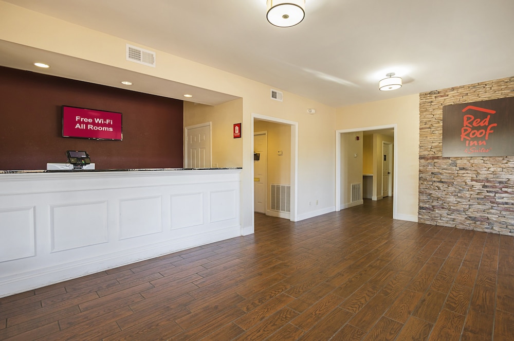 Red Roof Inn & Suites Scottsboro - photo 4