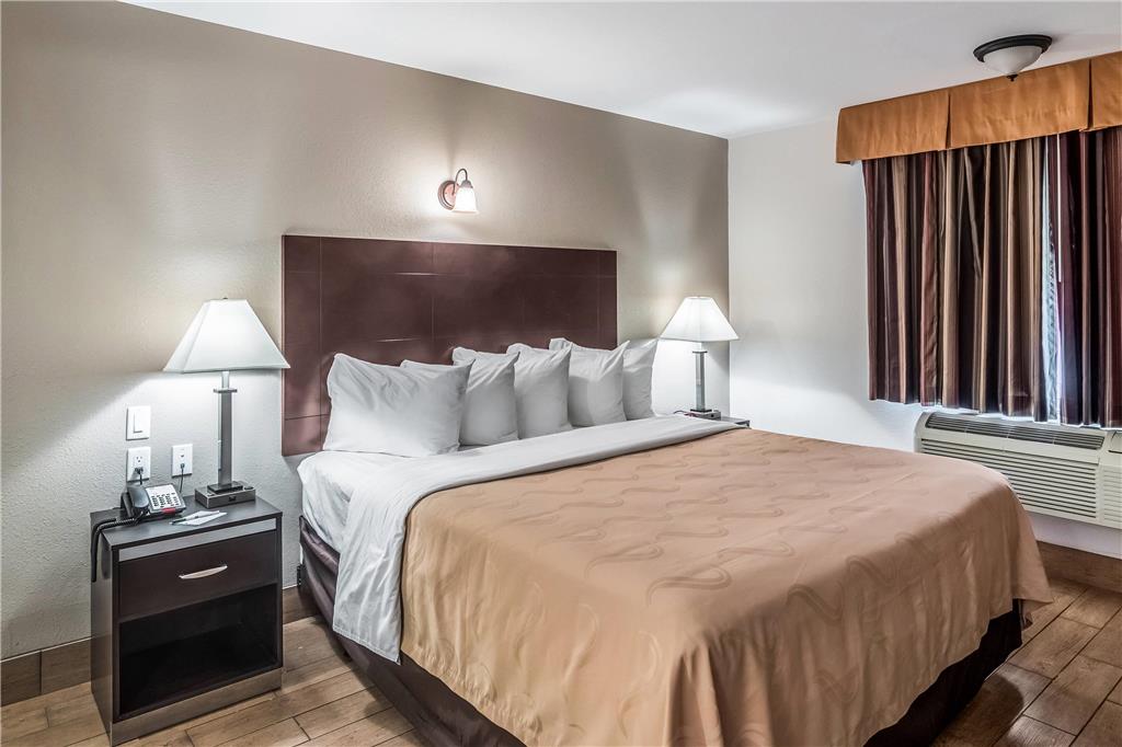 Quality Inn & Suites near Downtown Bakersfield — hotel in Bakersfield
