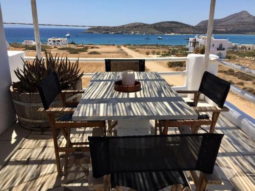Cozy Antiparos Apartment 1 Bedroom Apartment Seabreeze Stunning Sea View — 4-Star Luxury Hotel in Antiparos, Greece