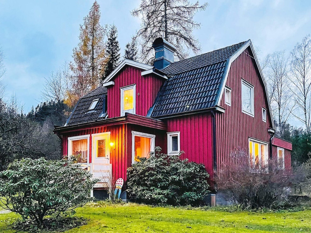 6 person holiday home in ÅMÅL By Traum — 4-Star Luxury Hotel in Amal, Sweden