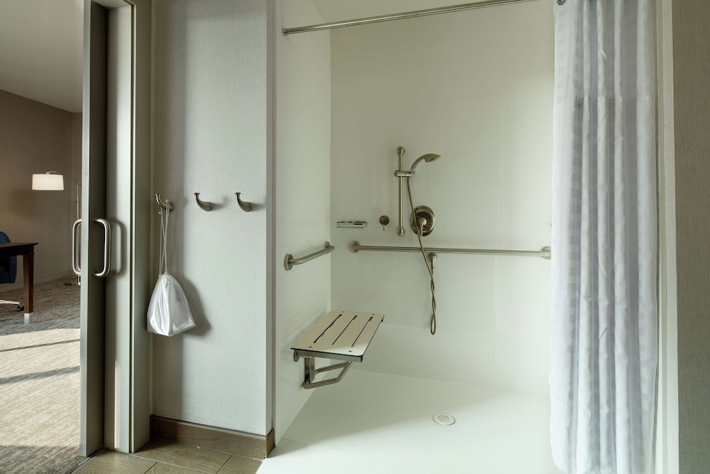 Hampton Inn & Suites Teaneck Glenpointe - photo 23