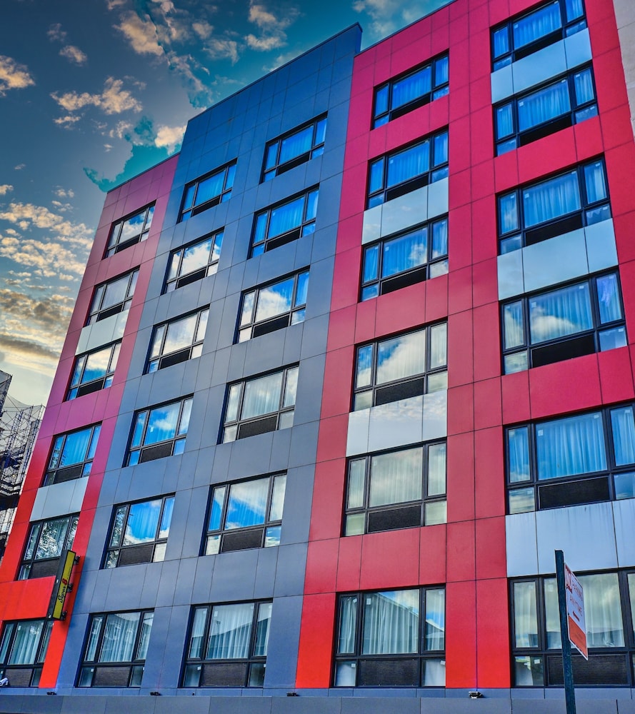 Super 8 by Wyndham Bronx Near Botanical Garden — hotel in The Bronx
