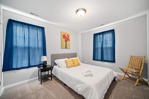 Minutes from Downtown The Comfy Navy Nestler - photo 24