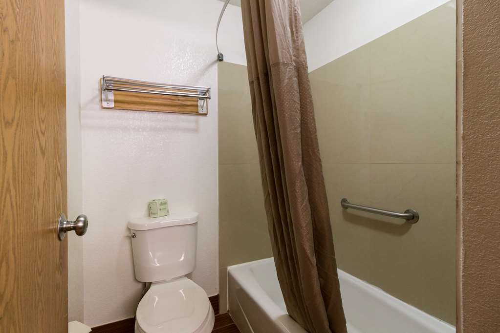 Motel6 Davenport IA - photo 14
