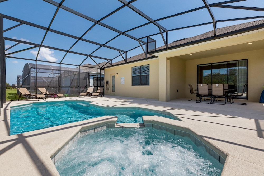 Victoria Villa 4 Bedroom — 4-Star Luxury Hotel in Davenport, United States