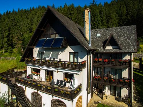 Bucovina Lodge Guest House — 4-Star Luxury Hotel in Vama, Romania