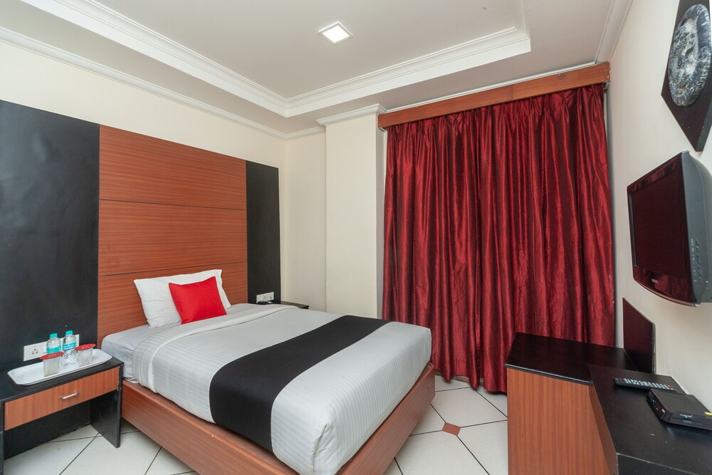 Capital O 8145 Emarald Hotel Chennai