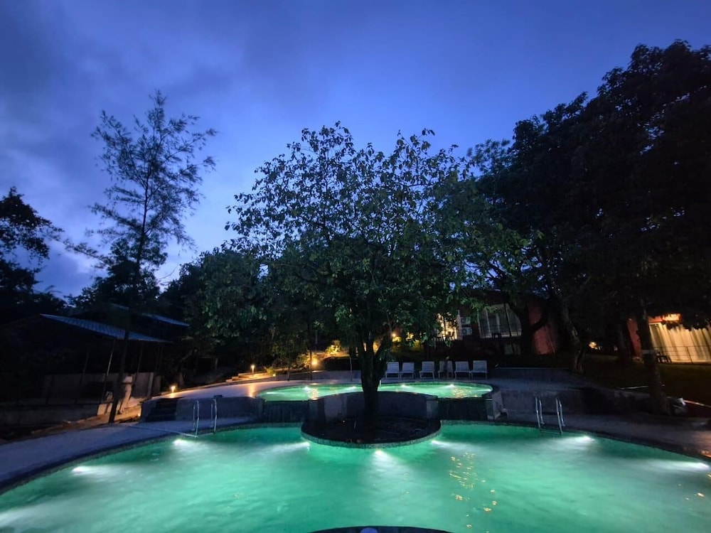 Citrus Prime Hill Queen Resort in Pachmarhi, India