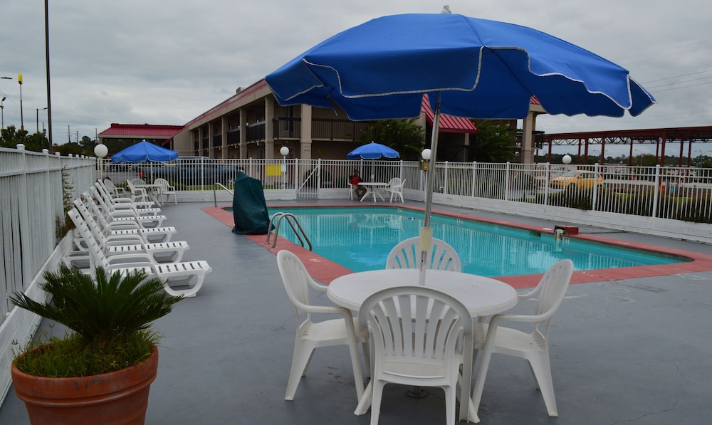 Super 8 by Wyndham Tifton - photo 33