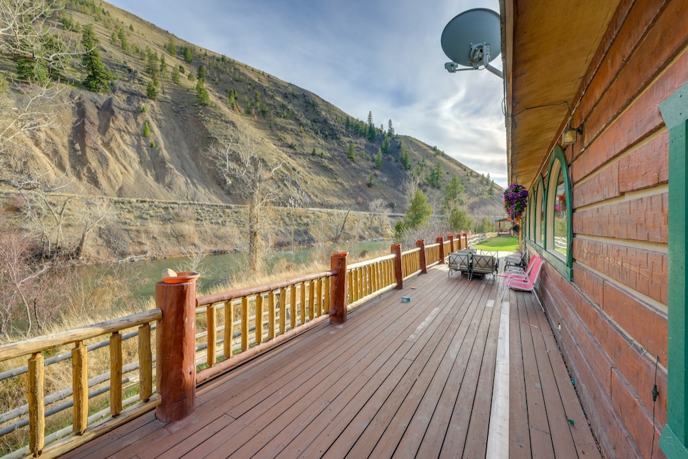Salmon Vacation Rental w On site River Access - featured photo