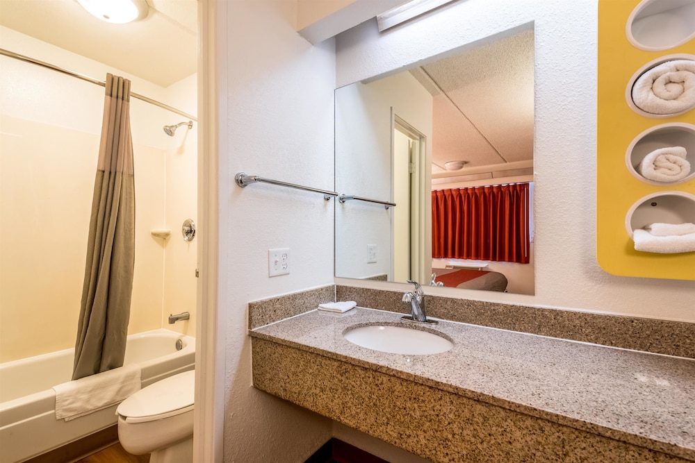 Motel 6 Birmingham AL - photo 13