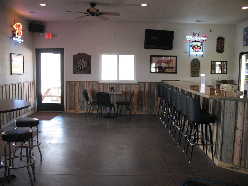 Iron Horse Inn - photo 8