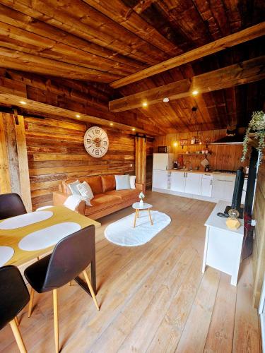 Le Canard Rust aan het water in Geel, Belgium