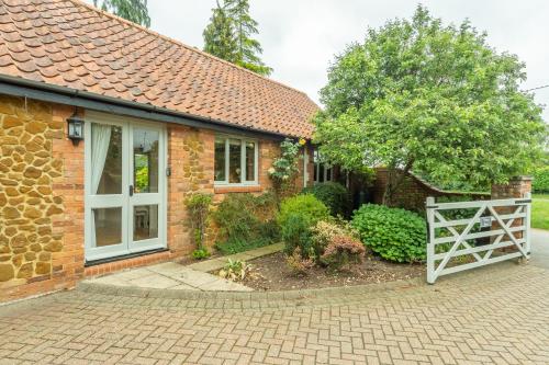 The Old Cow Shed — hotel in Grimston