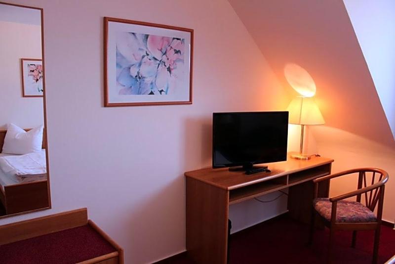 Hotel Zur Moselbrv Cke — Schweich — photo 4