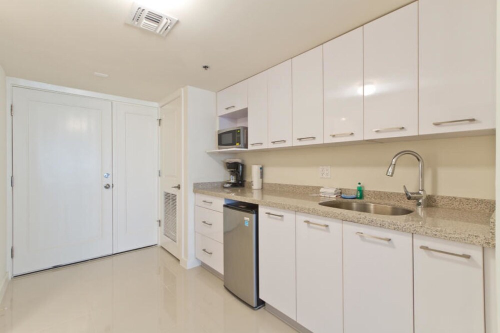 Solare Tower Condominium 405a - photo 12