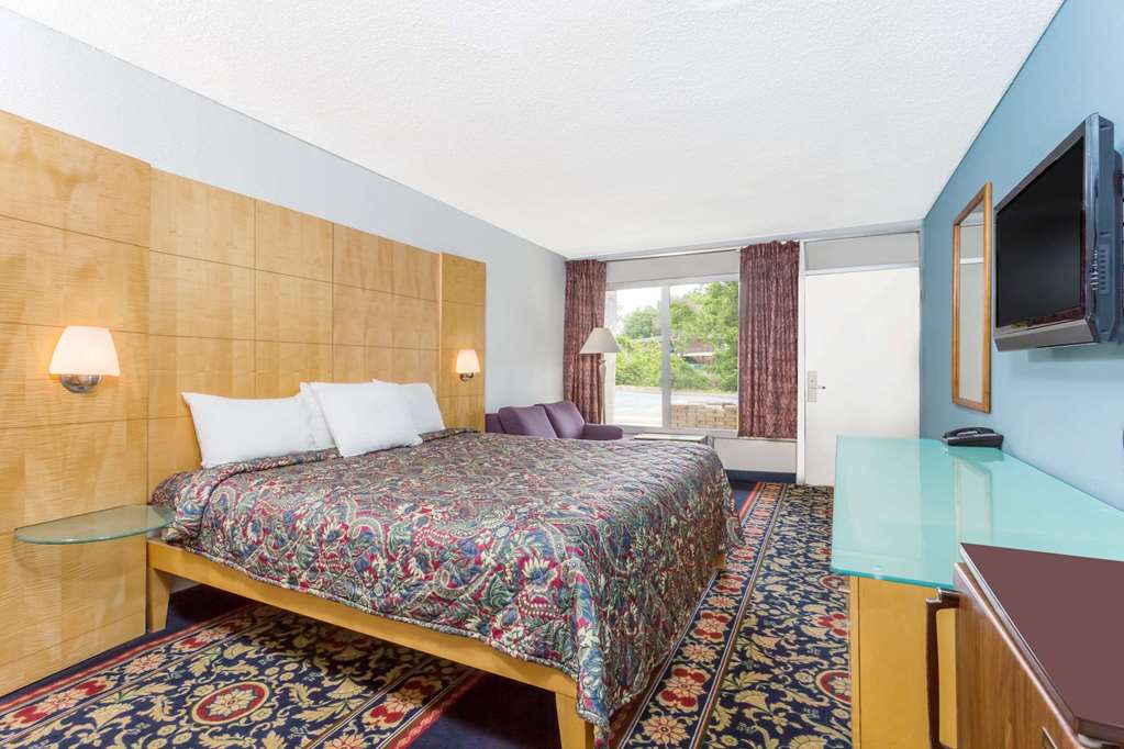 Days Inn by Wyndham Greensboro Airport - photo 15