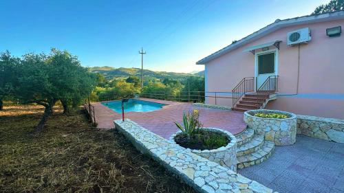 Villa con Piscina — 4-Star Luxury Hotel in Ventimiglia Di Sicilia, Italy