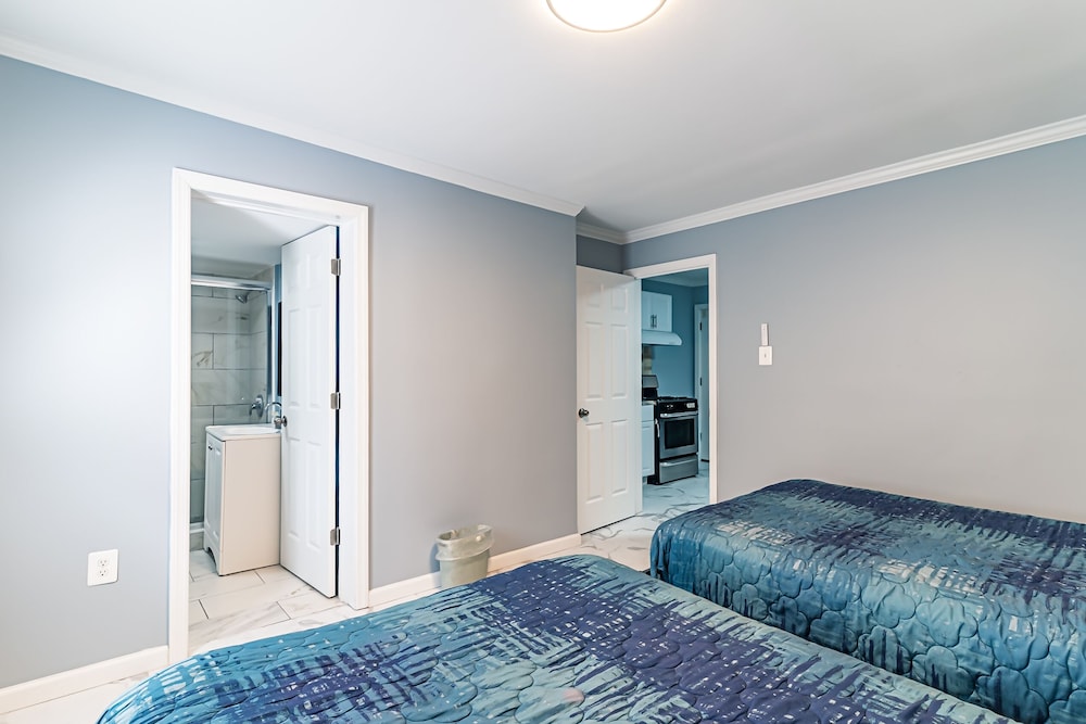 Boardwalk Hotel Charlee & Beach House Rentals - photo 22