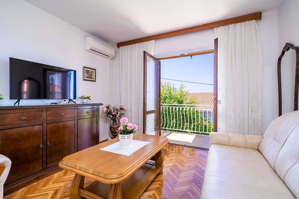 Apartments Stella Three bedroom Apartment With Balcony and Terrace