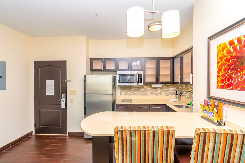 Staybridge Suites Houston IAH Beltway 8 by IHG - photo 22
