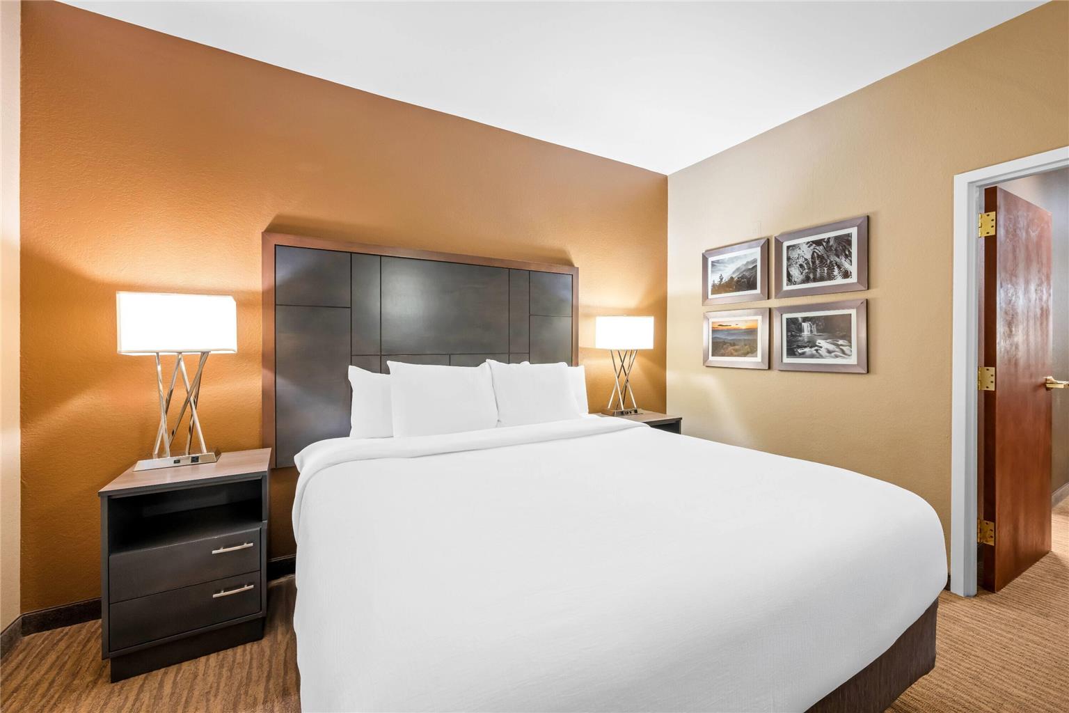 La Quinta Inn & Suites by Wyndham Boone University - photo 38