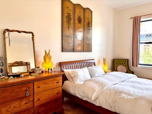 Private Spacious Apartment With 2 Bedrooms 2 Bathroomss And A Deck — 4-Star Luxury Hotel in New York City, United States