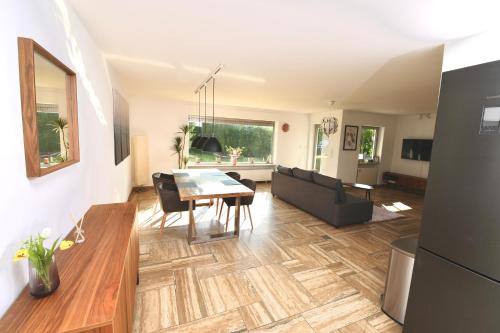 Moderne herzliche und große Ferienwohnung mitten im Naturpark — 4-Star Luxury Hotel in Grebenhain, Germany
