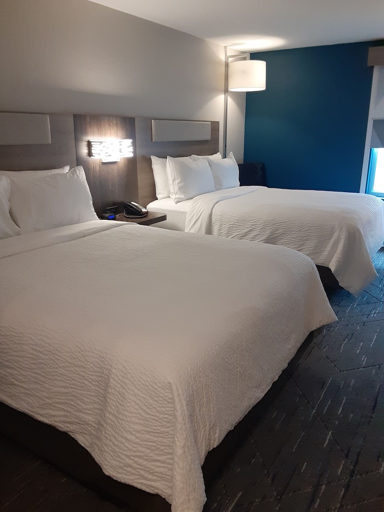 Holiday Inn Express Rensselaer by IHG - photo 8