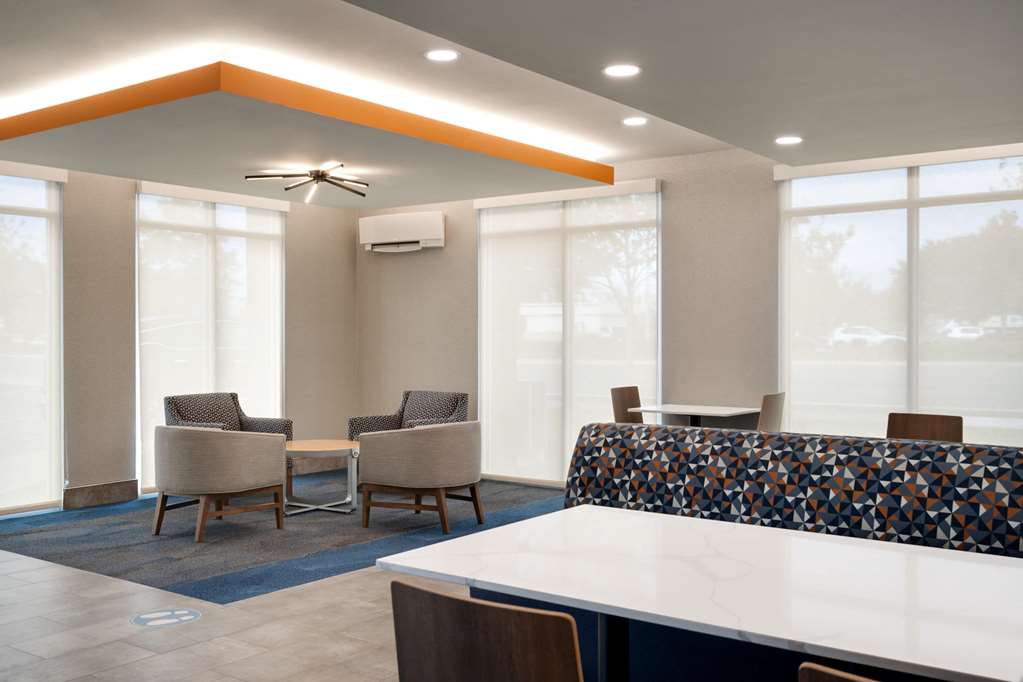 La Quinta Inn & Suites by Wyndham Springfield - photo 5