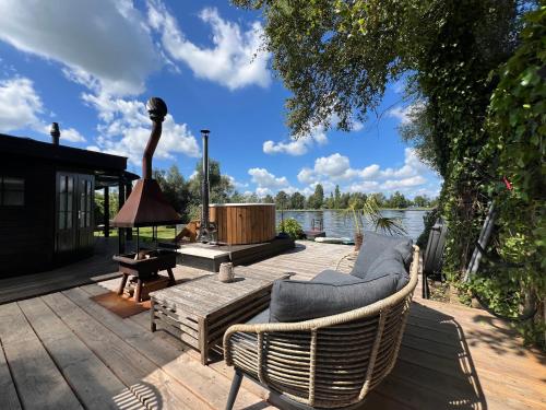 New The Cabana With Sauna and Hot Tub on a lake near Amsterdam