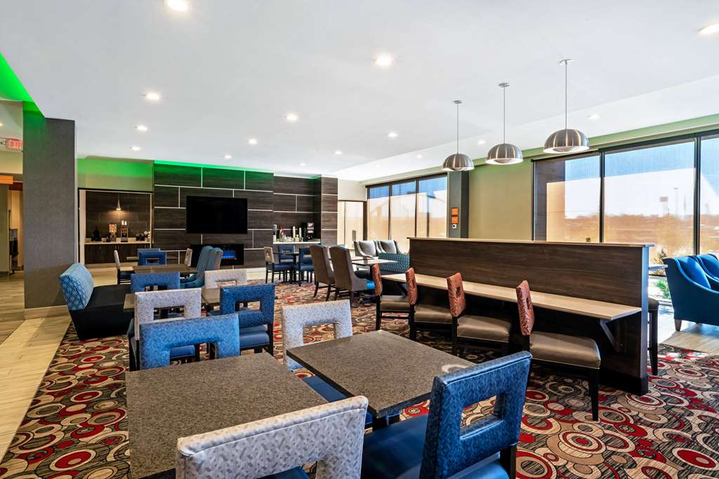 La Quinta Inn & Suites by Wyndham Tuscaloosa University - photo 30