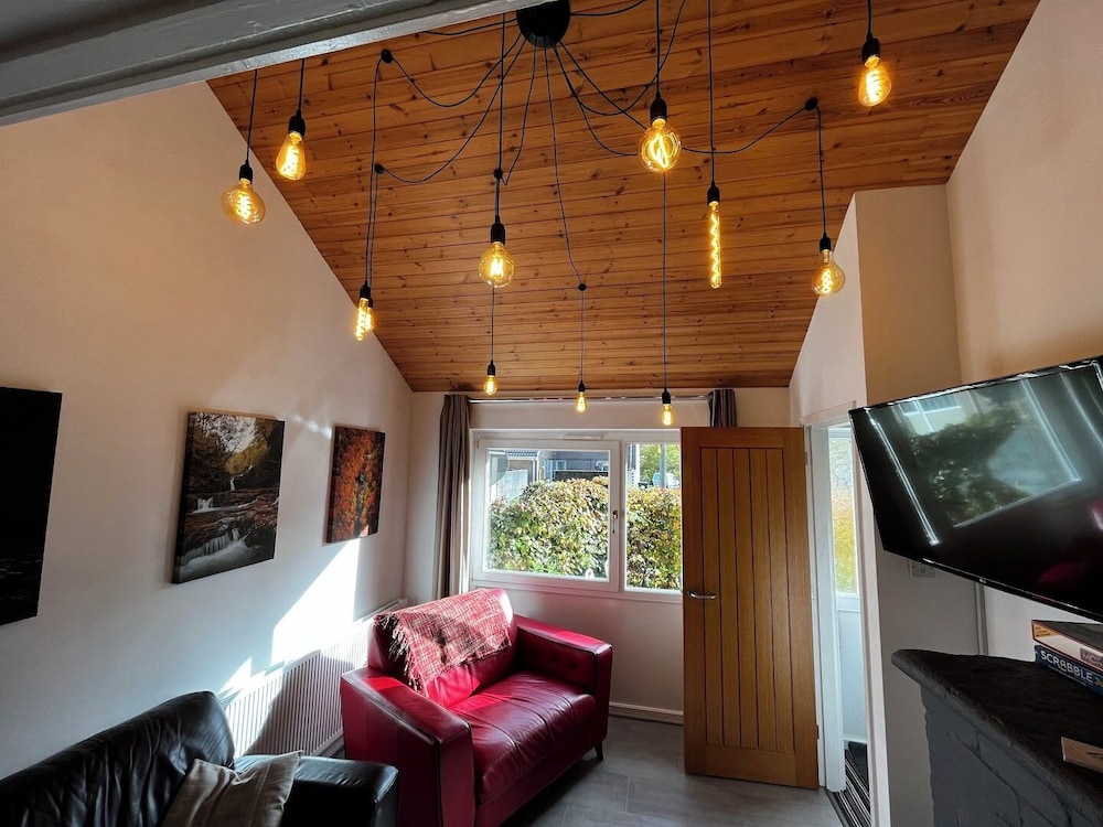 Waterfall Lodge — 4-Star Luxury Hotel in Neath, United Kingdom