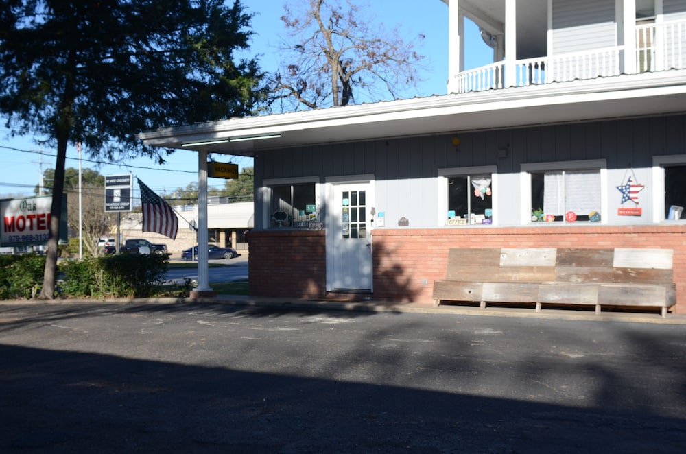 The Oak Motel - photo 30