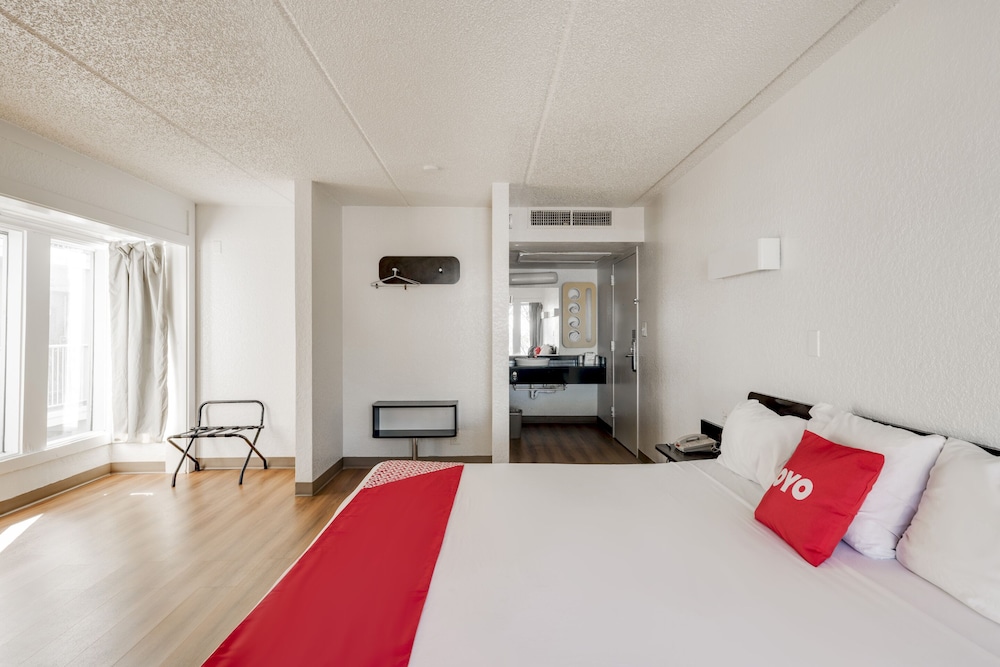 OYO Hotel Houston Katy Freeway - photo 8