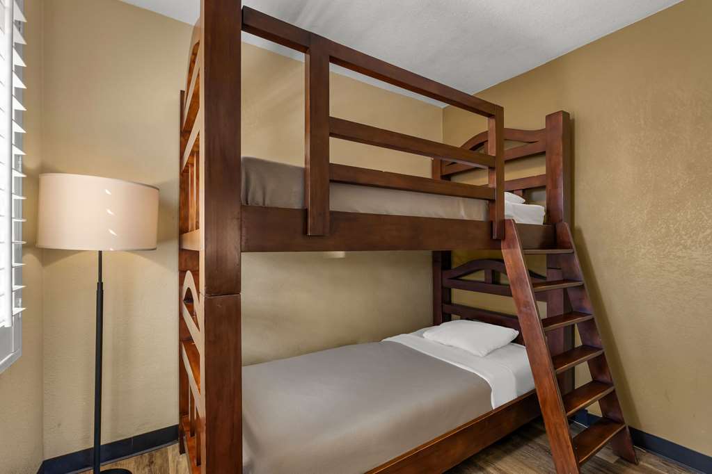 Comfort Inn San Diego Airport At The Harbor - photo 32