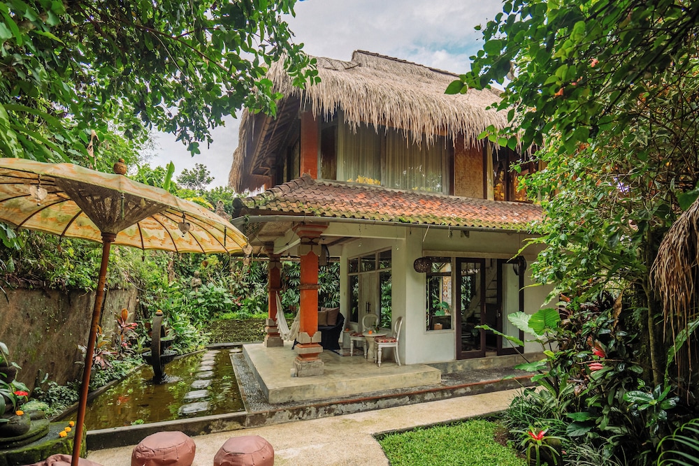 Barong Retreat Villa Ubud with Hammock Terrace Garden & Koi Pond — 4-Star Luxury Hotel in Ubud, Indonesia