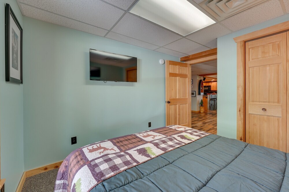 Spacious Old Forge Condo w Patio & Fire Pit — Old Forge — photo 3