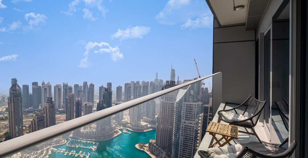 LUX Lavish Suite with Full Marina View 4 — 4-Star Luxury Hotel in Dubai, United Arab Emirates