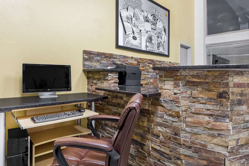 Super 8 by Wyndham Wichita Airport - photo 5