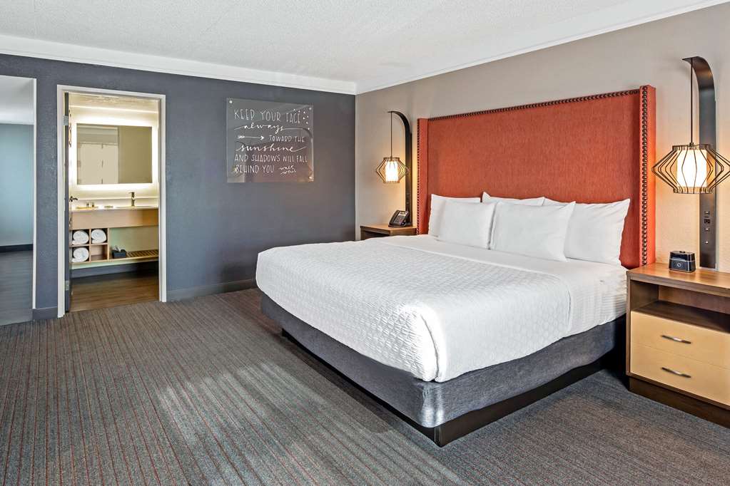 La Quinta Inn & Suites by Wyndham San Francisco Airport N - photo 11