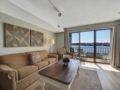 227 Edgewater Inn - photo 14