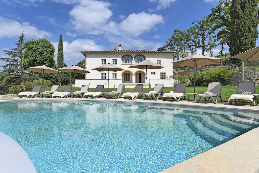 Amazing Villa Chimera Green 10 Pool&Gym — 4-Star Luxury Hotel in Arezzo, Italy