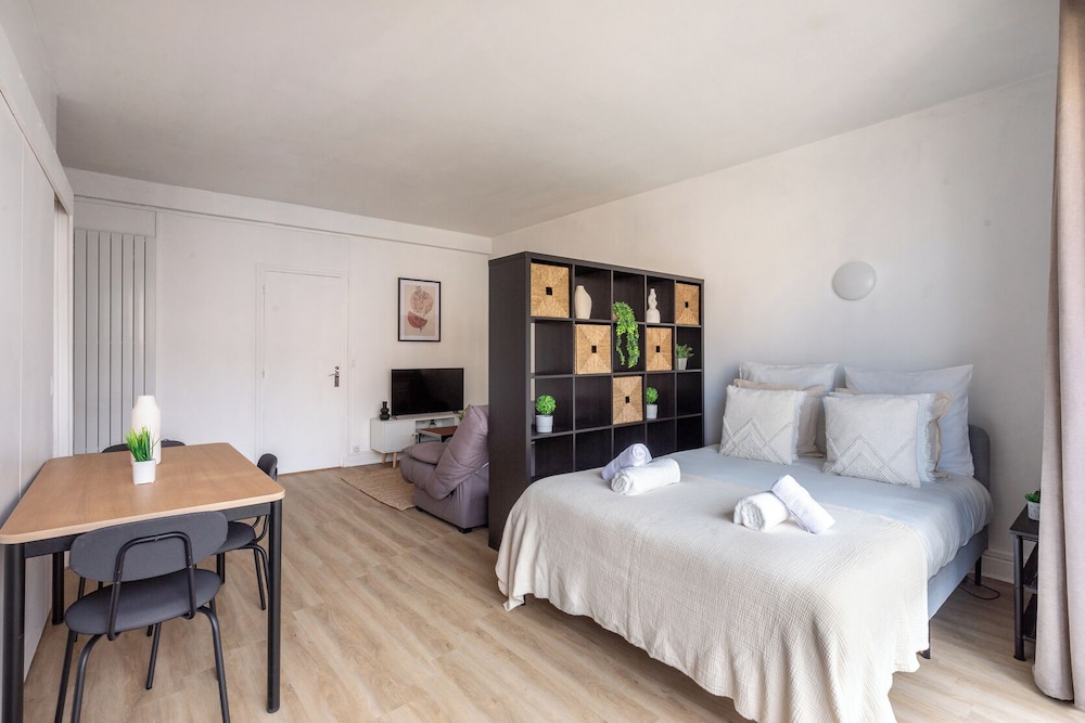 Appartement Fastueux au 16eme — 4-Star Luxury Hotel in Paris, France