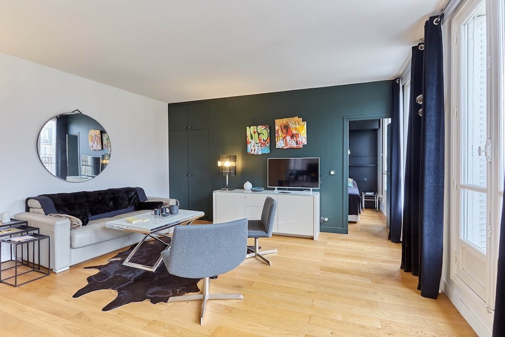 Superb Arc de Triomphe Apartment — 4-Star Luxury Hotel in Paris, France