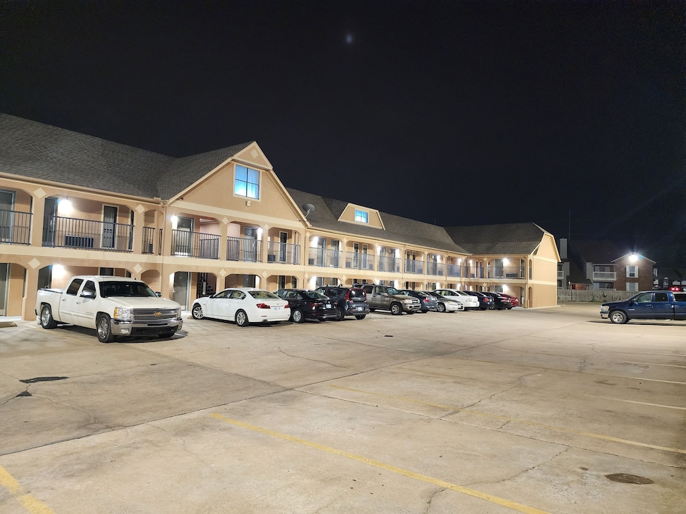 Executive Inn - photo 22