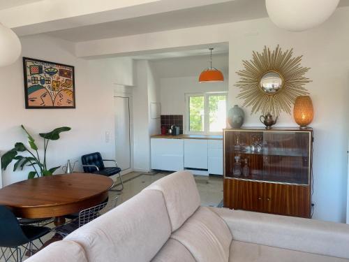 Superb Surf House Next to best Caparica Beach — 4-Star Luxury Hotel in Almada, Portugal